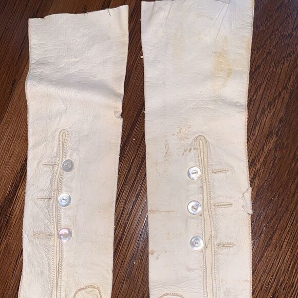 Antique early 1900s women’s leather button gloves - Picture 5 of 9